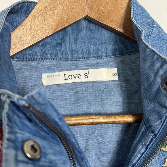 Love 8 Soft Denim Embroidered Boho Top SZ S - Picture 3 of 6